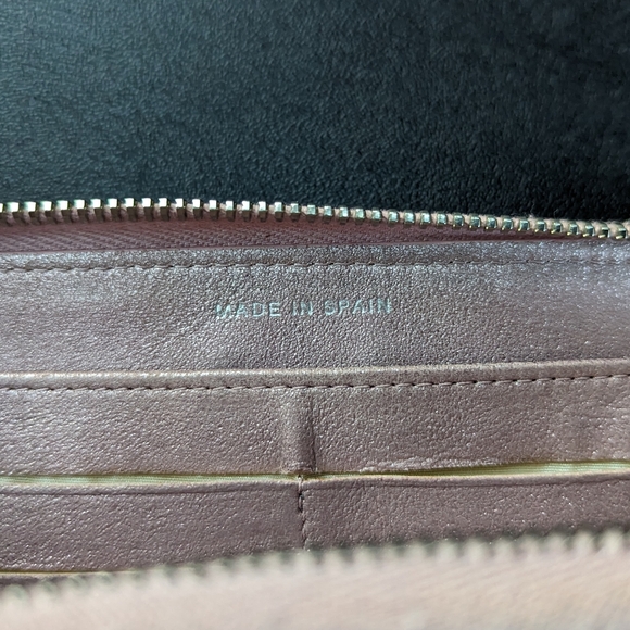 CHANEL Light Pink Metallic Zip Wallet - Picture 7 of 13